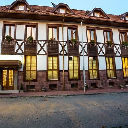 Family Hotel 泰特文 外观 照片