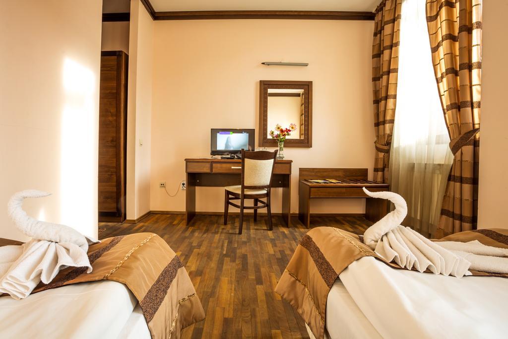 Family Hotel 泰特文 外观 照片
