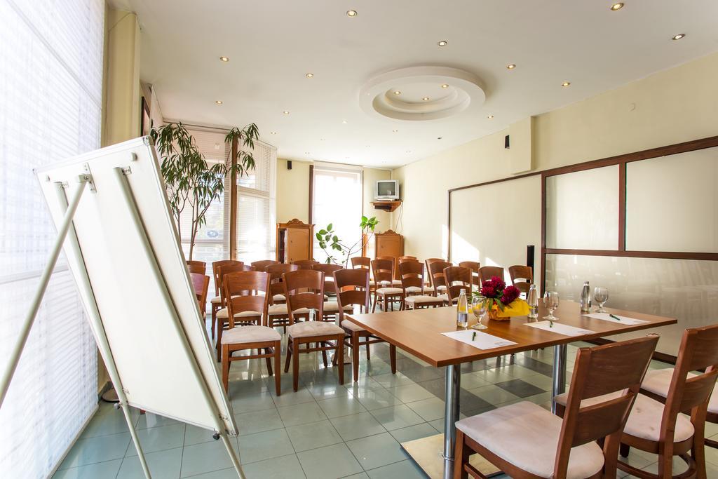 Family Hotel 泰特文 外观 照片