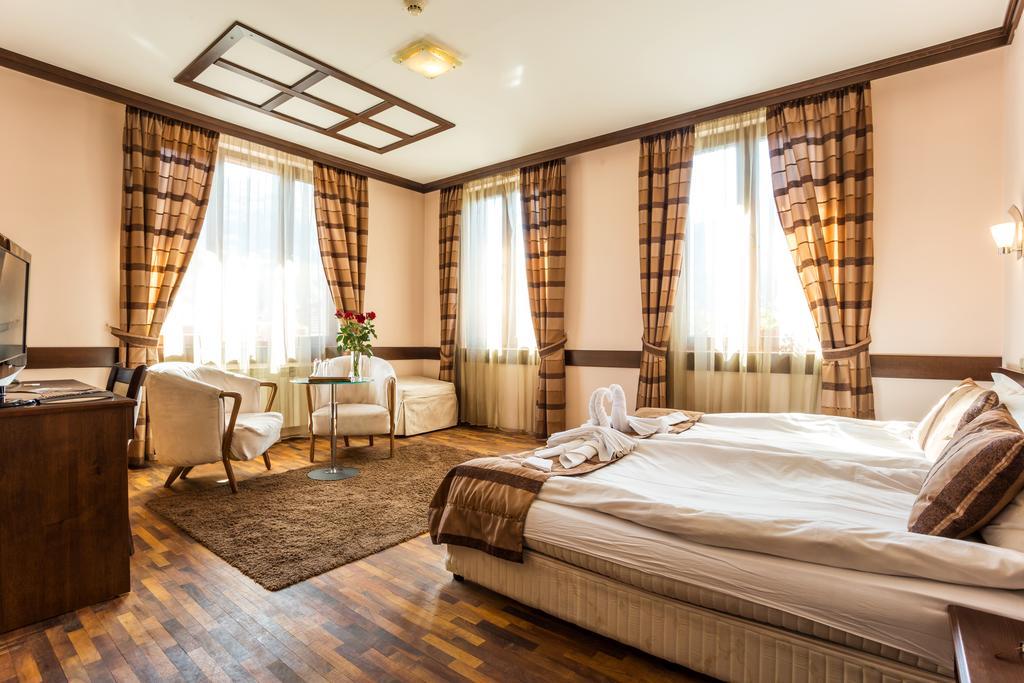 Family Hotel 泰特文 外观 照片