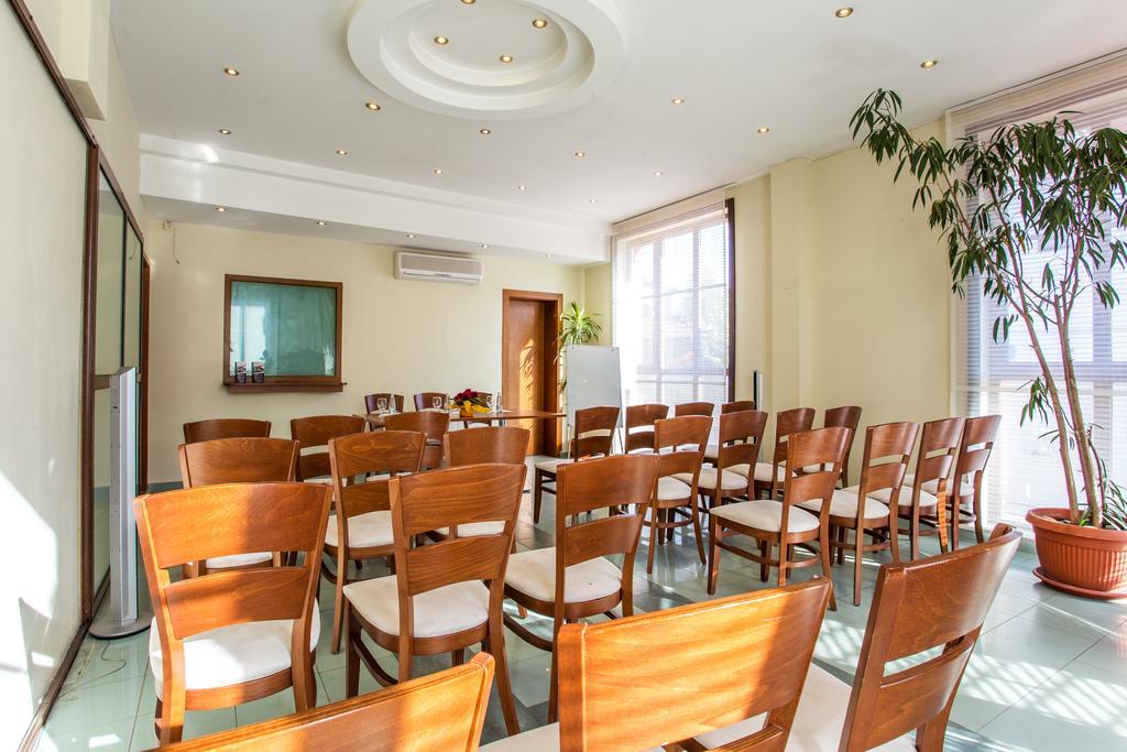 Family Hotel 泰特文 外观 照片