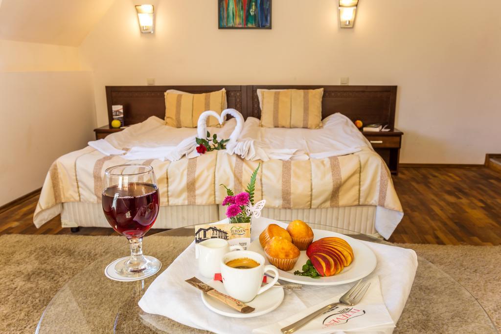 Family Hotel 泰特文 外观 照片