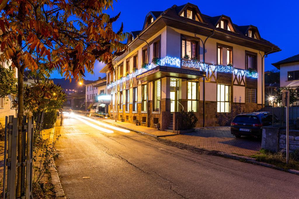 Family Hotel 泰特文 外观 照片