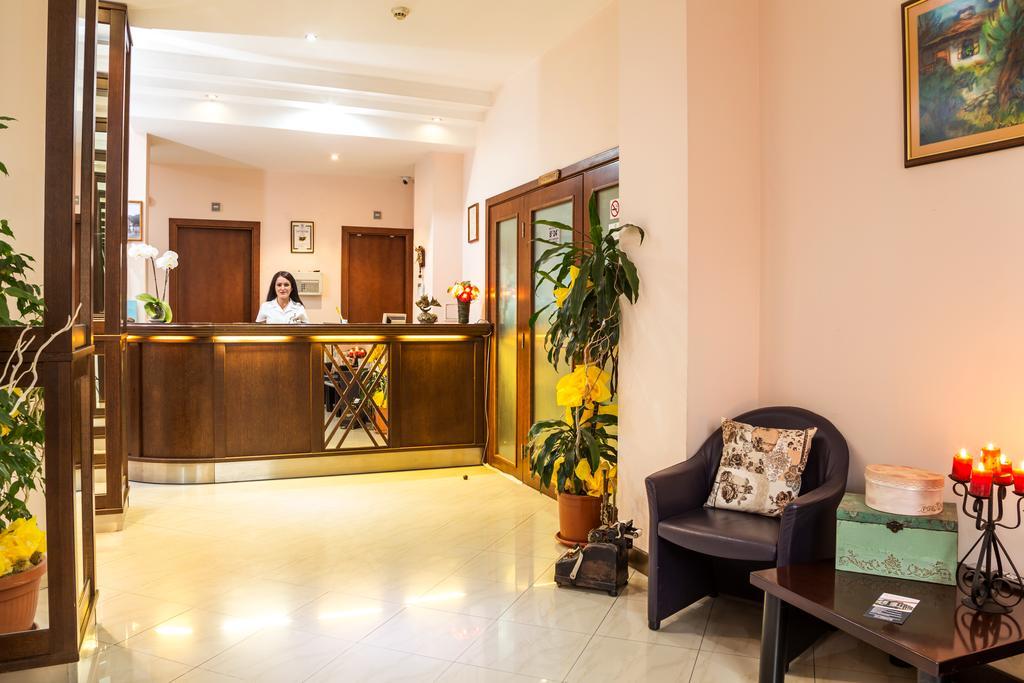 Family Hotel 泰特文 外观 照片
