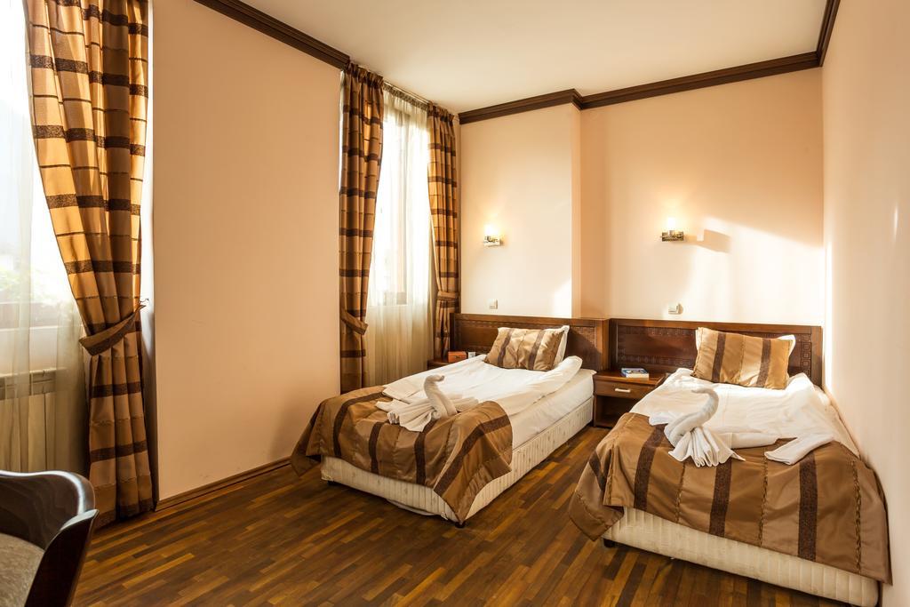 Family Hotel 泰特文 外观 照片